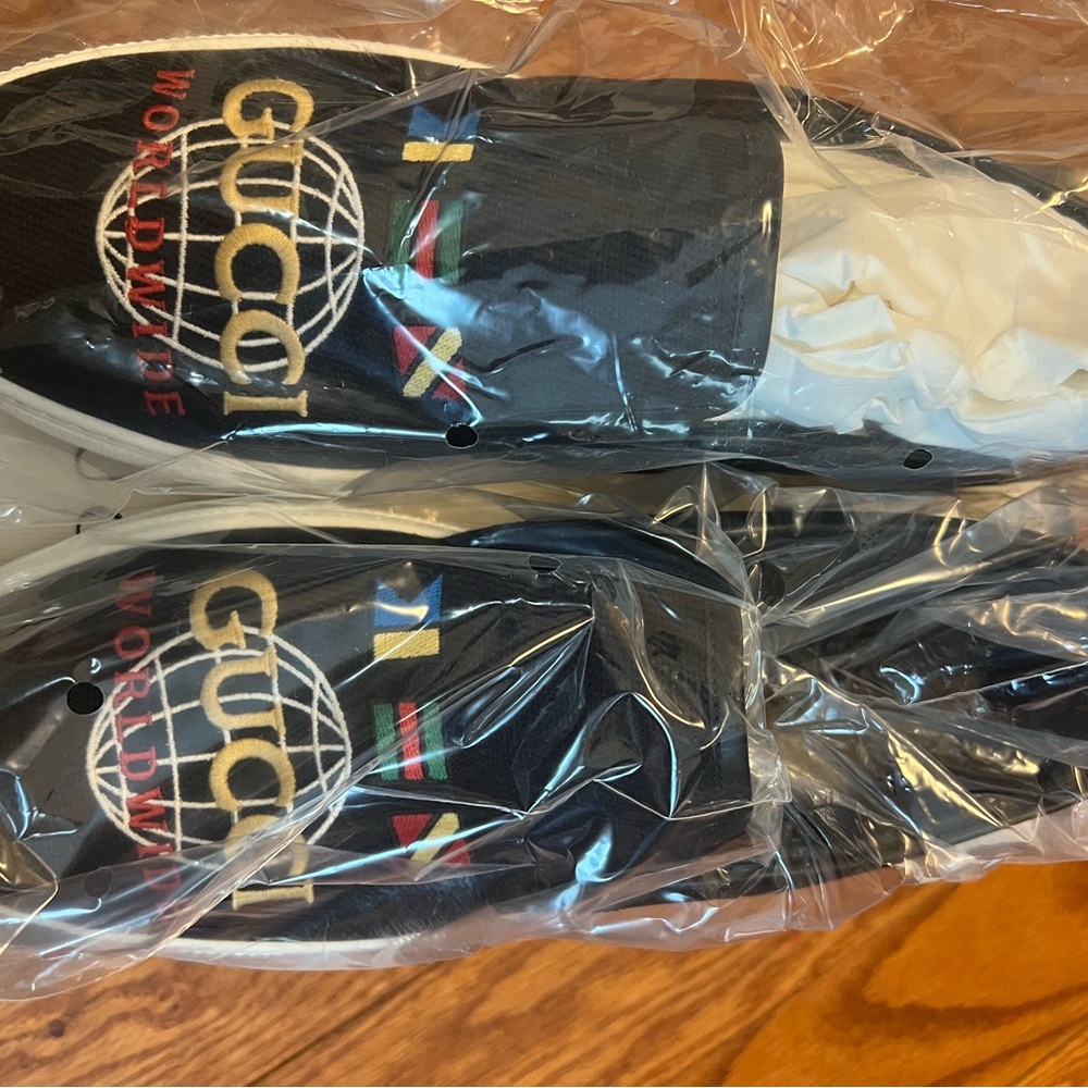 Gucci Black and White Slide Sandals- men size 9 ( runs big)